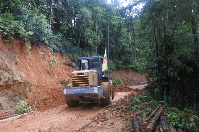 福建易順建筑工程有限公司提供技術(shù)人員和設備幫助祖墩鄉進(jìn)行災后重建